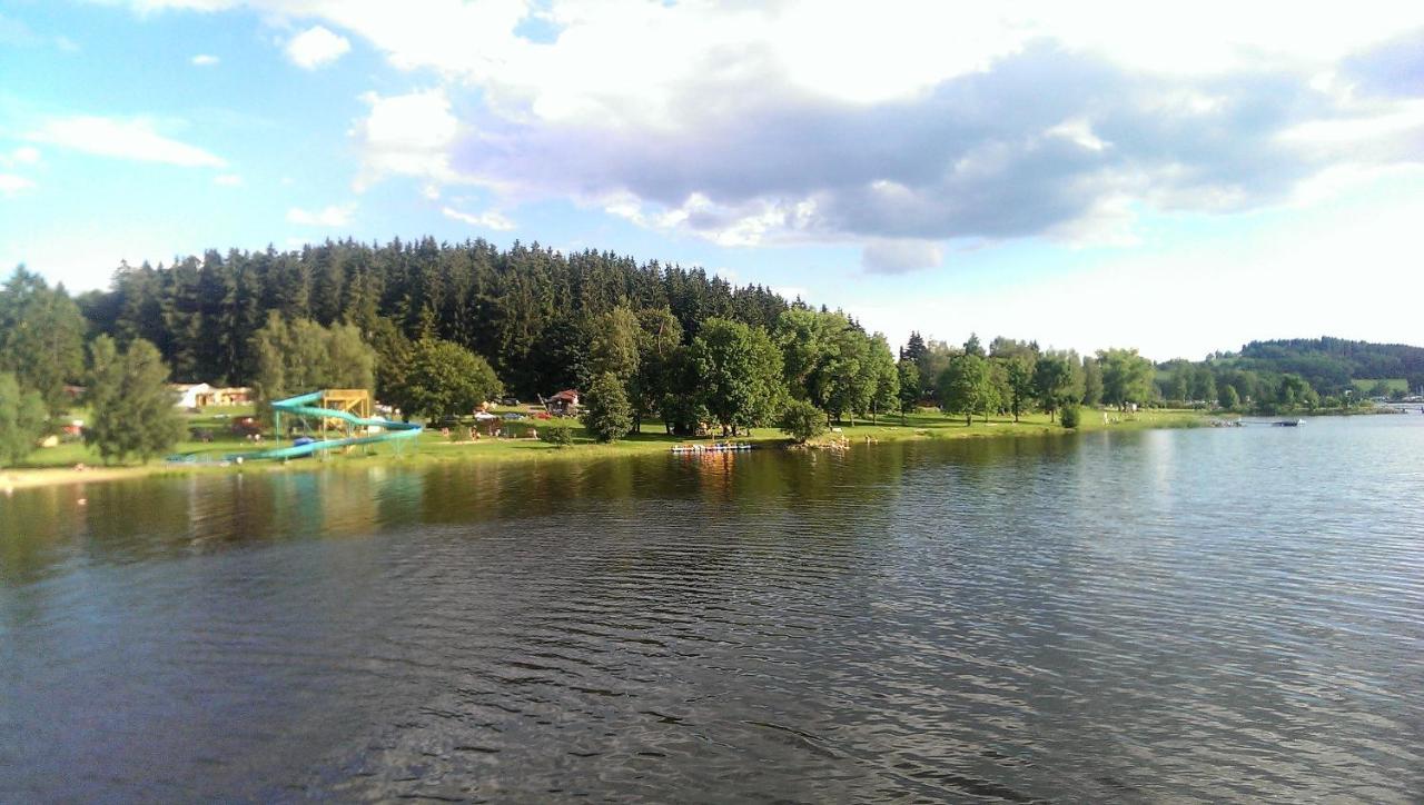 Kemp Lipno - Jenisov Hotel Horni Plana Exterior photo